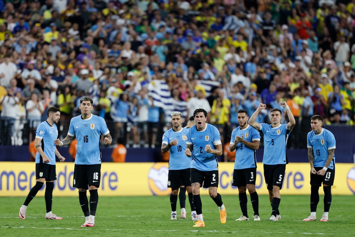 El Uruguay de Bielsa tumba a Brasil en los penales y está en